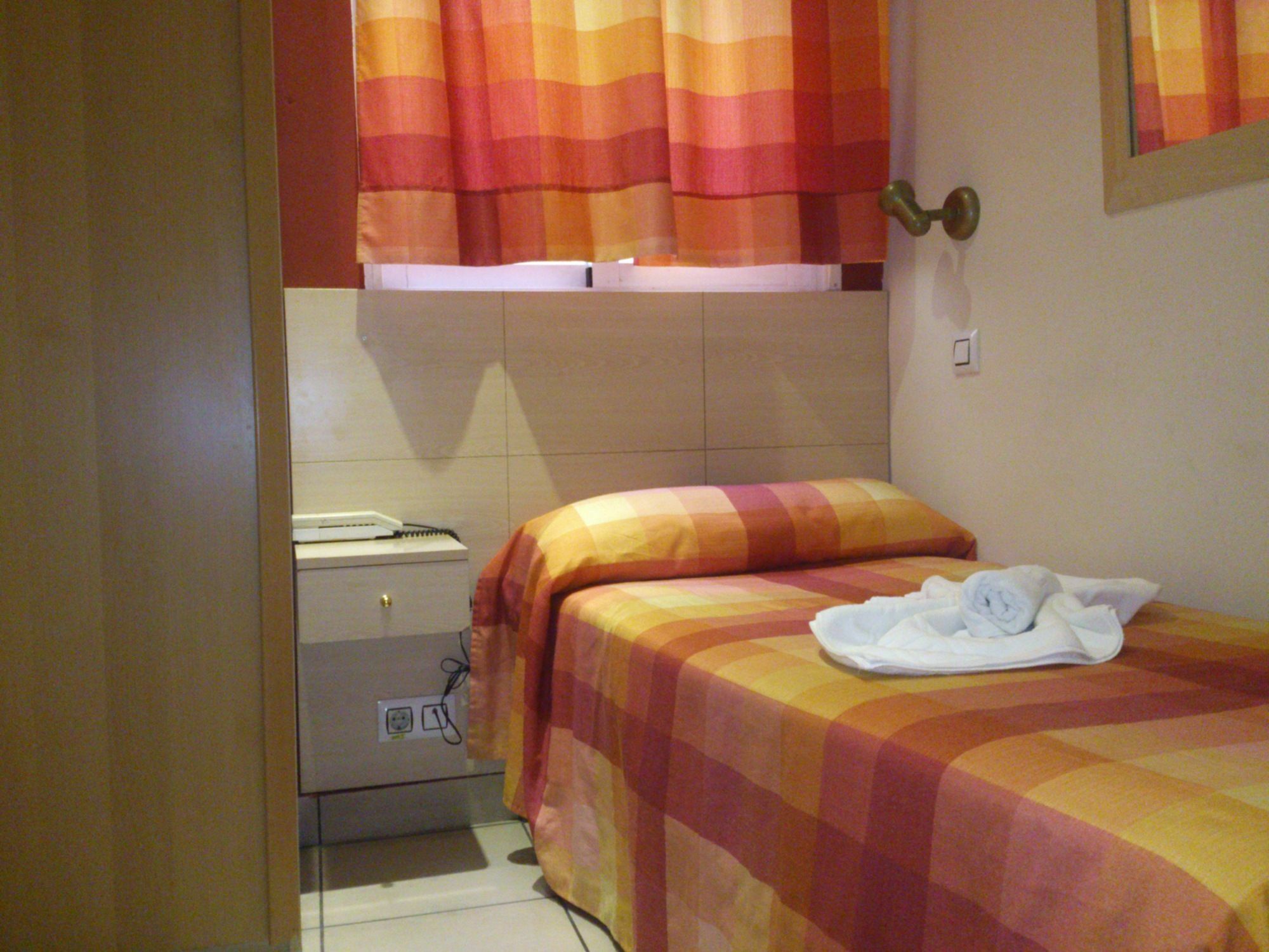 Hostal Inter Plaza Mayor Auto Check In Madrid Exteriér fotografie